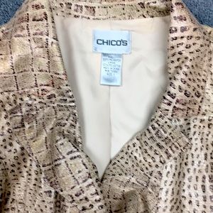 Soft and light weight short jacket ! Animal print Chico size 1